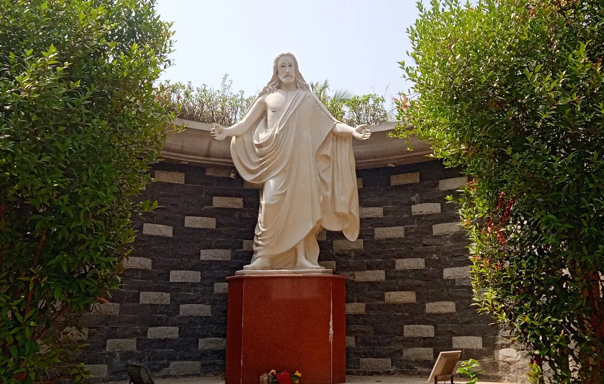 resurrection statue of christ