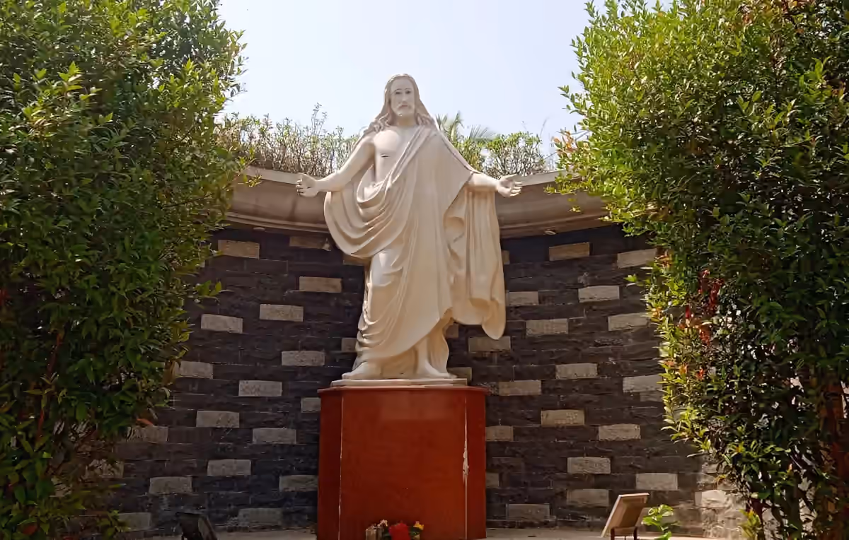 resurrection statue of christ